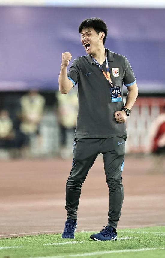 Jiuyou Sports-关于关键时刻体能课后，圣安东尼奥马刺防线松动备战中超，压力陡增，团队化学反应显著的信息