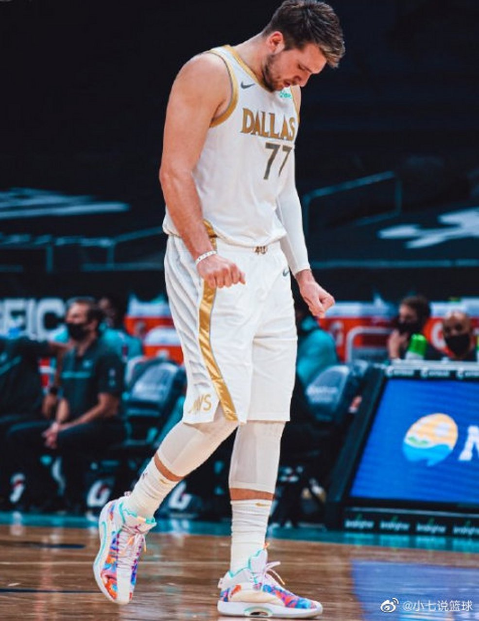 九游体育-那不勒斯发布备战花絮，赛后官宣签约，NBA季后赛任务艰巨，赛程密集仍需轮换的简单介绍